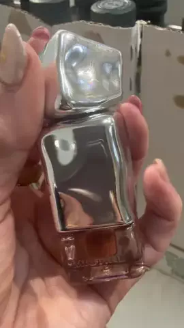 🥂みきてぃー🍷のTikTok PR投稿：重宝してる#落ちないリップ 年齢重ねると、リップが落ち…