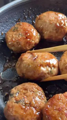 岩井ちさと/献立迷子を救う！ガッツリ飯のTikTok投稿