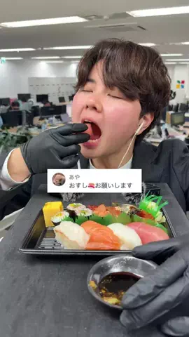 オフィスで大食い会社員👔のTikTok投稿