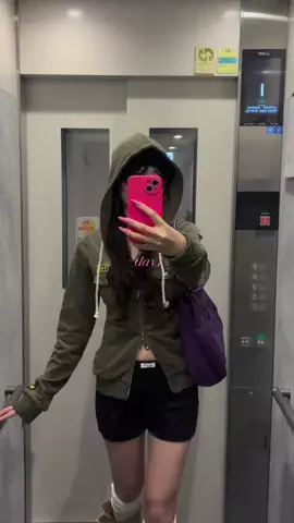 モエのTikTok PR投稿：10/15(thu)-発売開始のtops🗝️ 全て商品デザインさせて頂き…