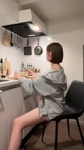 けい｜サラダボウルで作る健康美のTikTok投稿