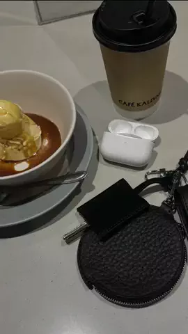 ia_poyoのTikTok PR投稿：この前、カフェに行った時の荷物を紹介☕️ オフの日は …