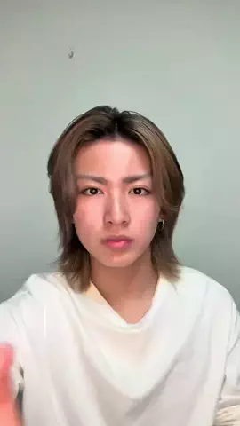 関凰我のTikTok PR投稿：垢抜けしたかったらこれ1本‼️ 日焼け止め効果もある最…