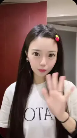 目きゅるきゅる👁ࠔ👁あやかのTikTok投稿