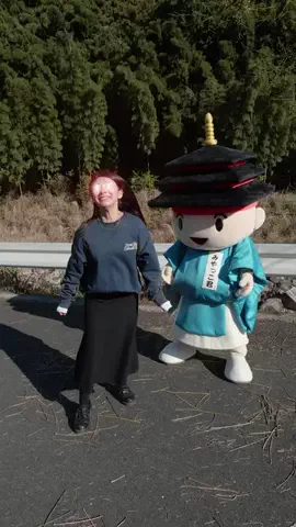 笑うポーカーフェイスのTikTok投稿