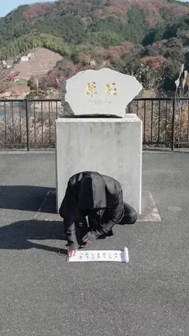 笑うポーカーフェイスのTikTok投稿
