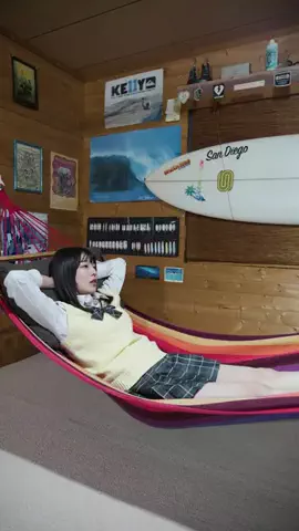 笑うポーカーフェイスのTikTok投稿