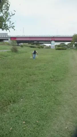 笑うポーカーフェイスのTikTok投稿