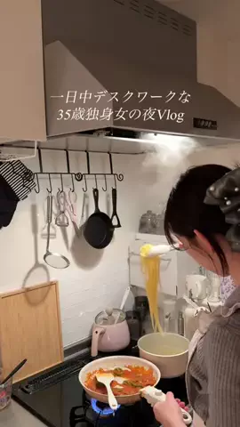 きこりん⌇白×ピンクの部屋に住む30代独身女子のTikTok投稿