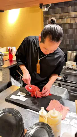 上京の日常🗼のTikTok PR投稿：赤坂見附駅から徒歩3分の隠れ家🏠目の前で見れる炭火焼…