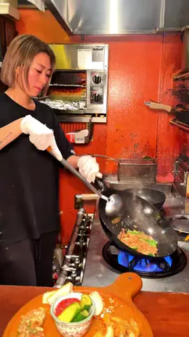 上京の日常🗼のTikTok PR投稿：北千住でアットホームなお店🇹🇭友達と行けば満足でき…