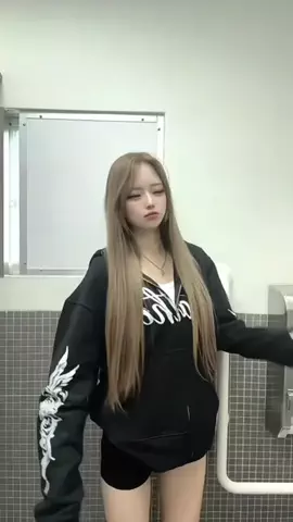 美里愛のTikTok投稿
