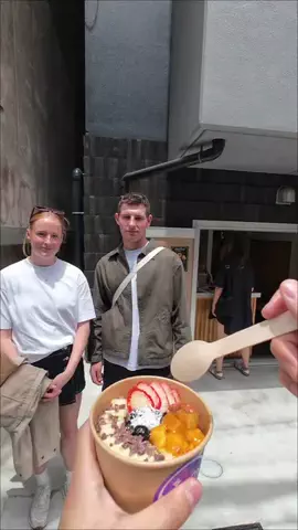 Tiger | お節介ジャパニーズのTikTok PR投稿：見知らぬ人にアサイーボウルを食べさせる #japantravel #osaka…