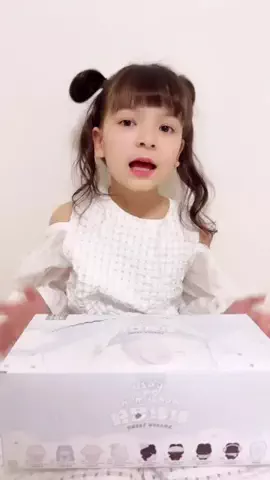 えみり　EmilyのTikTok投稿