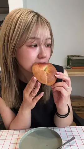 アユリのTikTok投稿