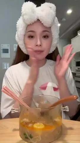 ニートのくせに態度ばりデカい彼女🫸🏻🤛🏻のTikTok投稿