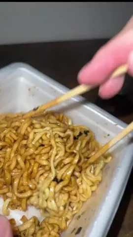 夜食中毒のTikTok投稿