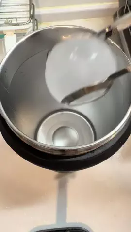 JoeのTikTok PR投稿：立ってるだけでも 倒れそうな炎天下で お仕事されてる方…