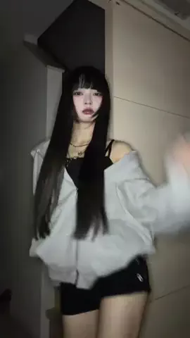 愛純のTikTok投稿
