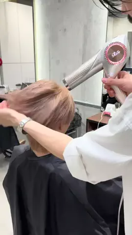 佐川カイチ　メンズ美容師　渋谷　ハイライトカラーのTikTok投稿