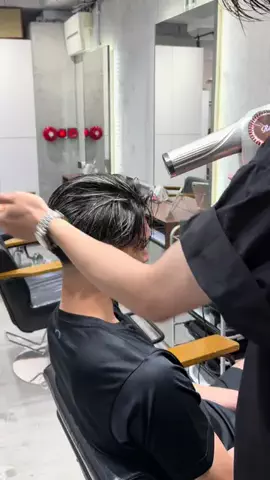 佐川カイチ　メンズ美容師　渋谷　ハイライトカラーのTikTok投稿