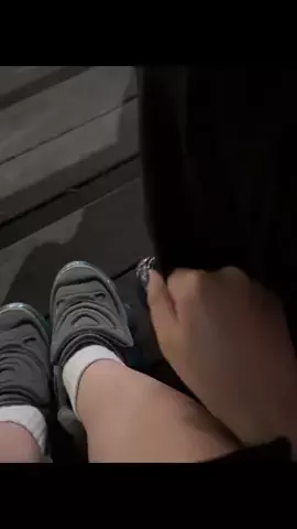 繋いだ手からのTikTok投稿
