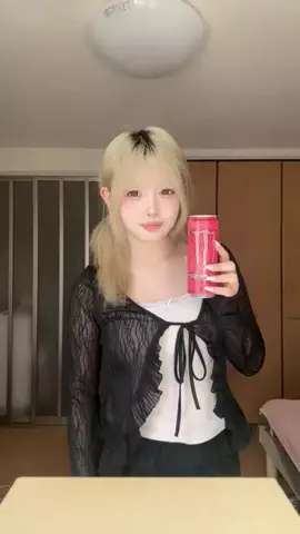 すみれ(19)のTikTok投稿