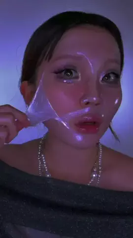 ヘアメイク事務所に勤務する女子の日常のTikTok投稿