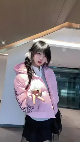 アイドルのTikTok投稿