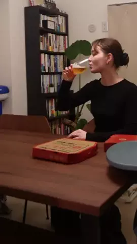 限界OLエリザベスのTikTok投稿