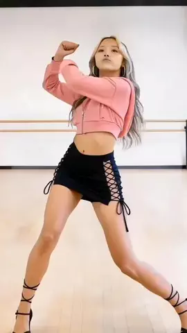 Mion Heel DanceのTikTok投稿