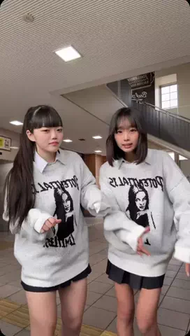 黒髪ぱっつんロングのTikTok投稿
