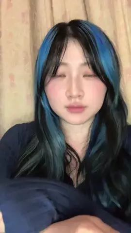 青髪のHina🐣のTikTok投稿