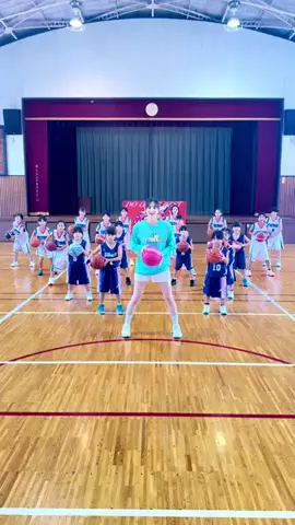 こやまり🏀【リズムドリブルお姉さん】のTikTok投稿
