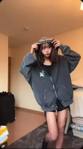 くららのTikTok投稿