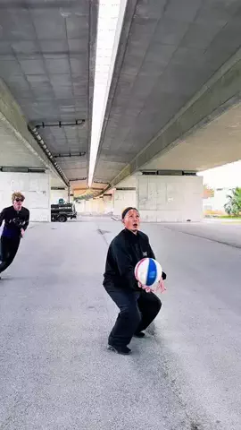 JJ🏀アーティスト（ボール回しニキ）のTikTok投稿