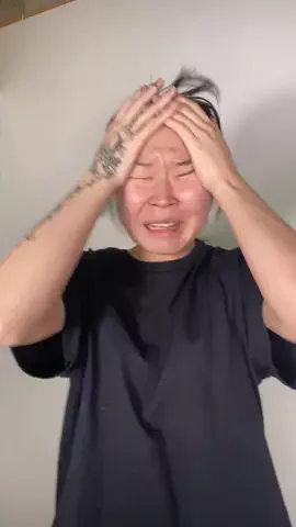 ヘアメイク事務所に勤務する女子の日常のTikTok投稿