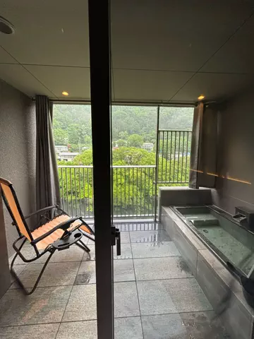ホテルに泊まって旅をしてのTikTok投稿