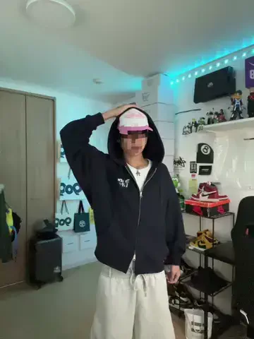 両足おすぐっとのTikTok投稿