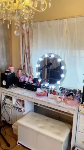 ありさkitty🩷車は部屋のTikTok投稿