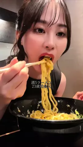 夕日桃｜週5ラーメンのTikTok投稿