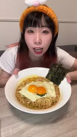 コスパ姉やん🐿爆食の赤髪のTikTok投稿