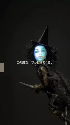 美術館で現実逃避するOLのTikTok投稿
