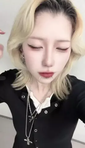イヴのTikTok投稿