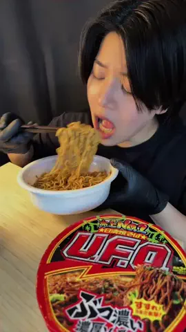 しの❤️爆食い沖縄女のTikTok投稿