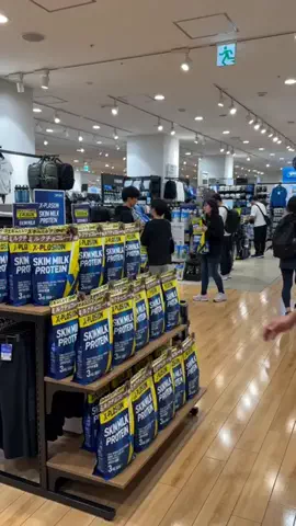 ユリのガーリークローゼットのTikTok投稿