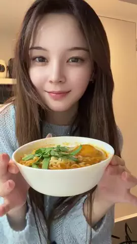 めがんのTikTok PR投稿：辛さと熱さでスッキリしたよ！みんなも食べてみてね😋 …