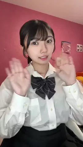 虹（こう）のTikTok PR投稿：【4つの事で学生証が盛れる】 メイク禁止とか髪型指定あ…