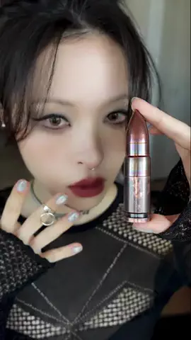 IKU makeupのTikTok投稿