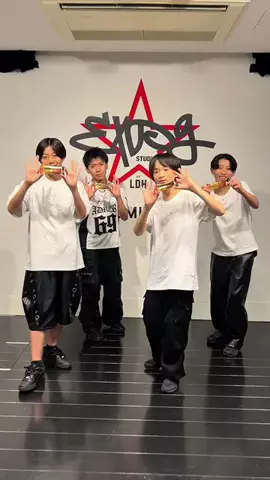 FORCEのTikTok PR投稿：オリジナル振り付け作ってみたよ🕺🏻みんなで食べよう…